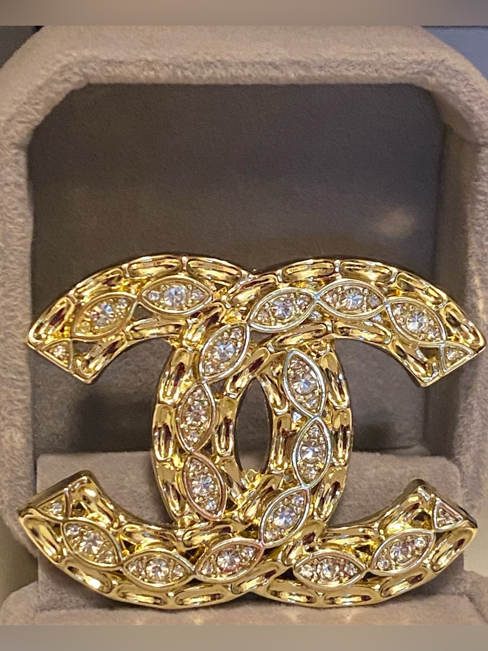 Fashion Jewelry Gold Tone Crystal Interlocking Logo C-C Luxury Brooch
